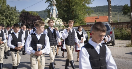 Koronát visznek, életet ajánlanak